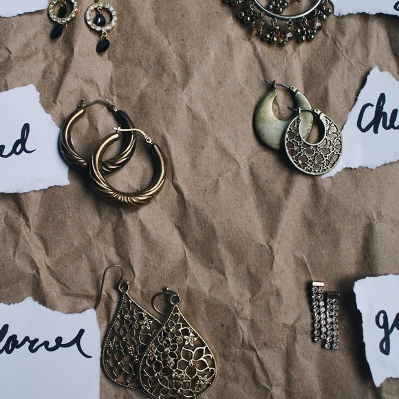 VINTAGE GATSBY INSPIRED DANGLE EARRINGS - Picture 5 of 5